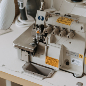Máquina Overlock na Costura: Um Guia Completo