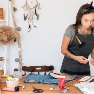 Customização de Roupas: Crie Peças Básicas em Looks Únicos