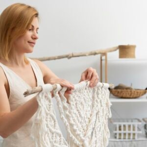 Macramé dentro de Casa: Crie Belas Decorações com Este Artesanato Versátil