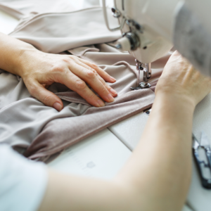 Processo de Costura: Usando Máquina de Costura