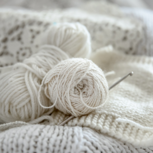 Tricô Branco: Crie Peças Incríveis com Essa Tendência Versátil