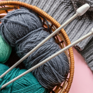 Como Organizar Agulhas de Lã e Tricô na Cesta