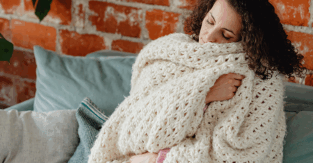 Manta de crochê para o inverno: Como escolher a cor ideal e o fio perfeito