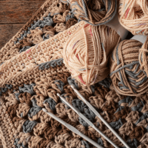 Peças de crochê para o inverno: descubra as melhores linhas e cores da estação